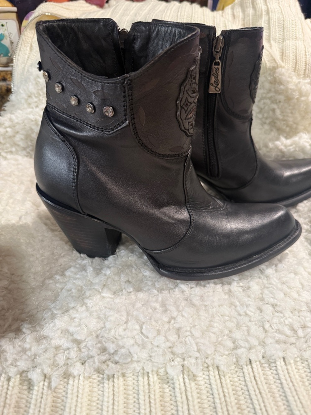 Los Altos Ladies Rhinestone Black Leather Zip Studded Ankle Boots w cutouts